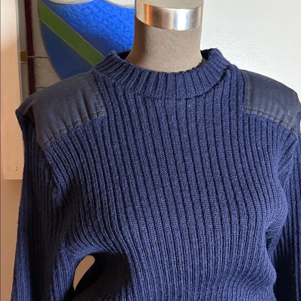 VTG L.L. Bean Made in England 100% Wool Commando Sweater Navy Blue 46